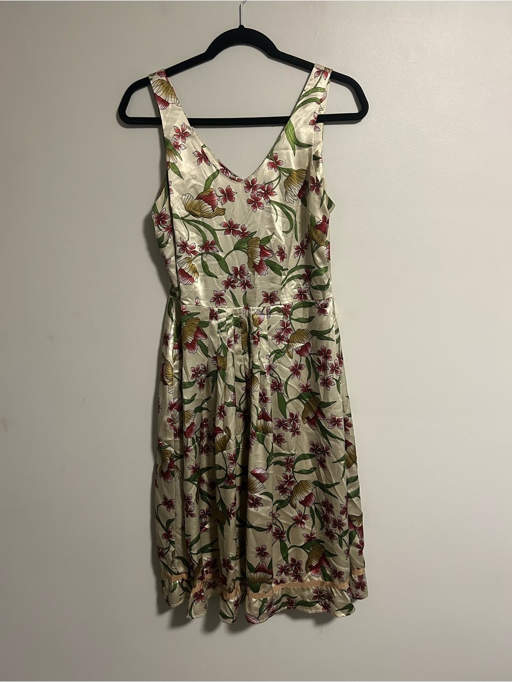 Reitmans small Cream with green & pink Floral V‑Neck Midi Dress silk feeling